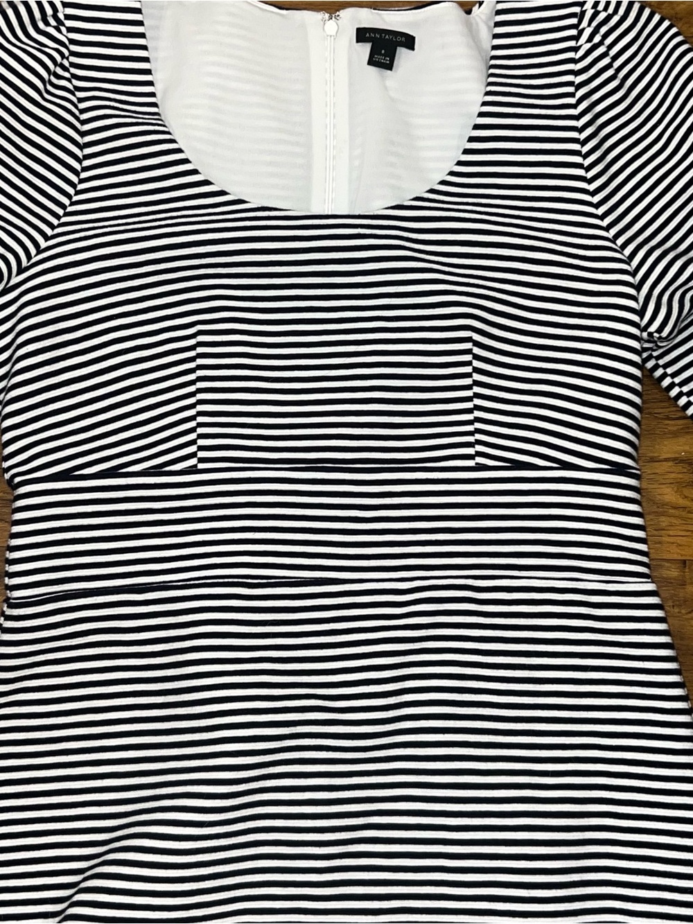 Ann Taylor Black White Striped Sheath Dress Half Sleeve Size 8 Knee Length